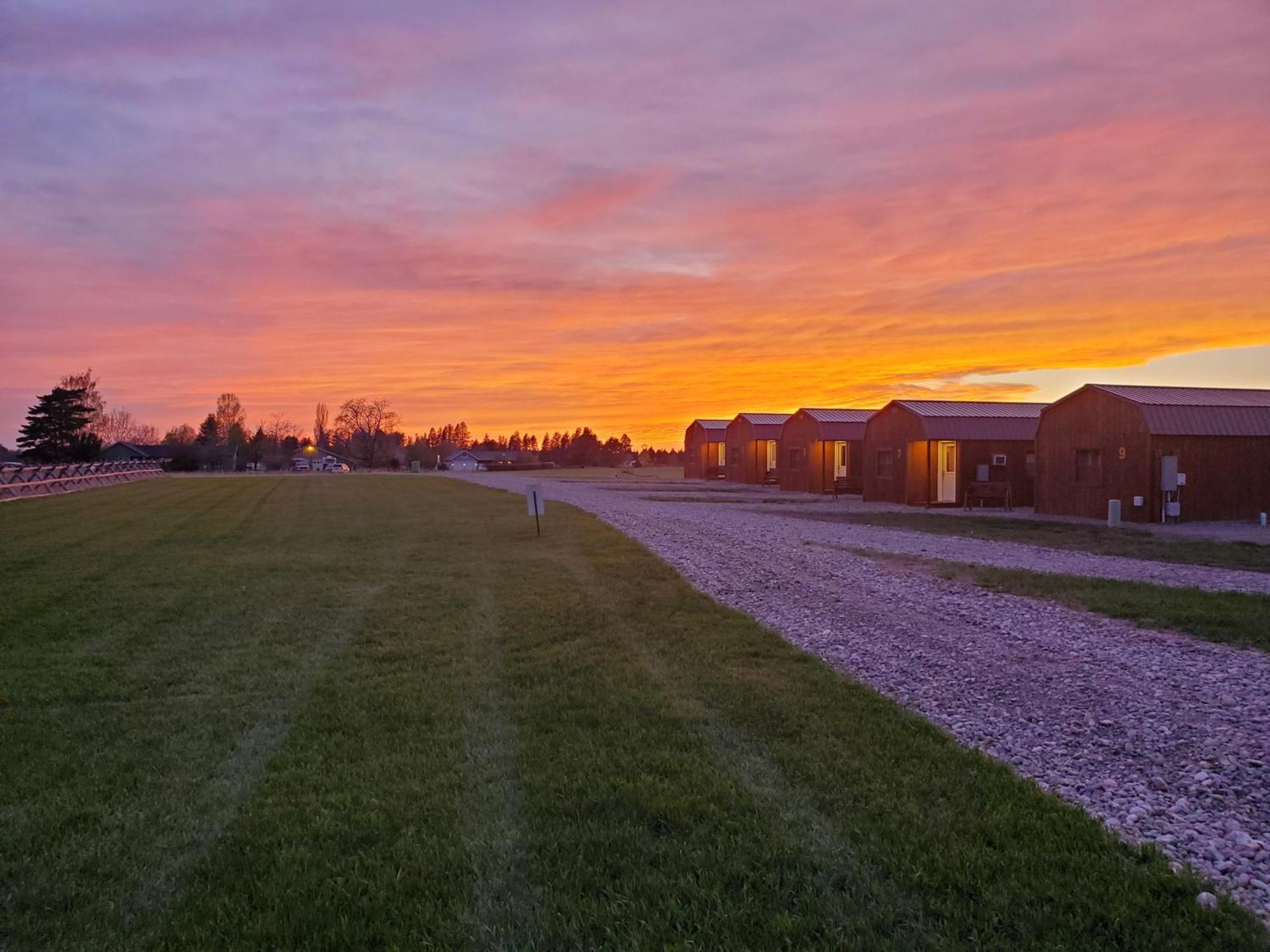 Glacier Acres Guest Ranch Колумбия-Фолс Экстерьер фото